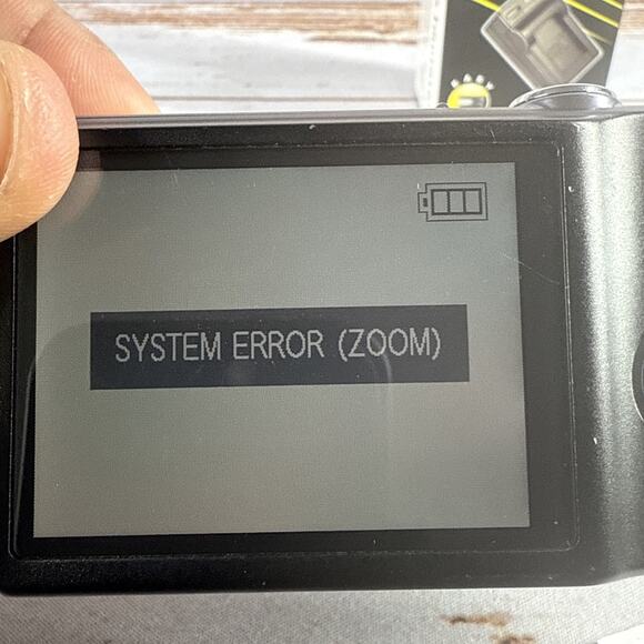 Panasonic Lumix 14.1MP Digital Camera - DMC-FH20 - PARTS / REPAIR - CAMERA ONLY - Picture 3 of 6